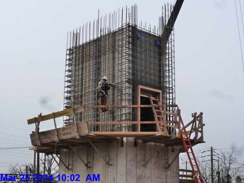 Tying rebar Mats at Elev. 5-6 Facing South-West (800x600)